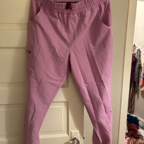 Dusk lilac Figs Set with Jogger Pants Large - Picture 4 of 5